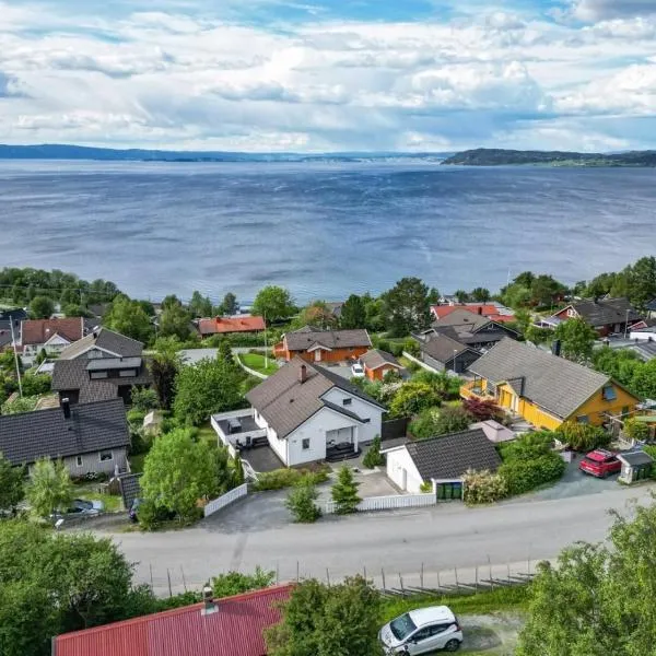 Apartment with garden and large bathroom, hotel in Malvik
