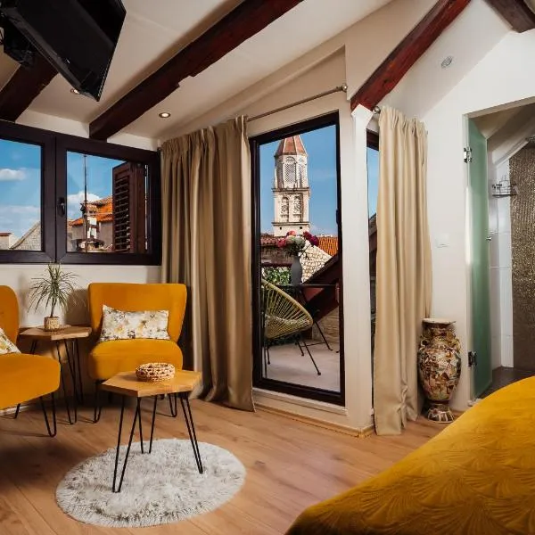 Old town Villa TROGIR STARS with free parking, hotel in Trogir