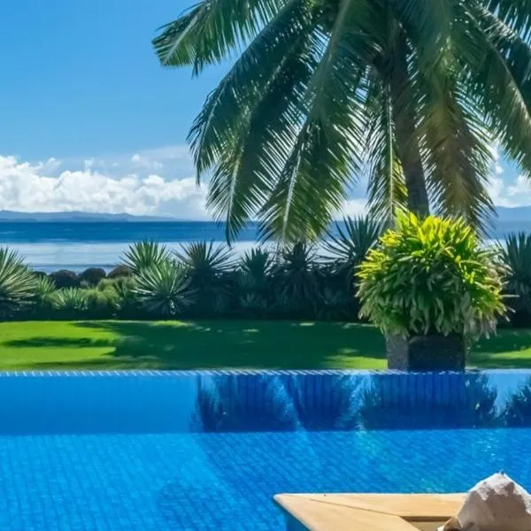 Aroha Taveuni Beachfront Bures, hótel í Waiyevo