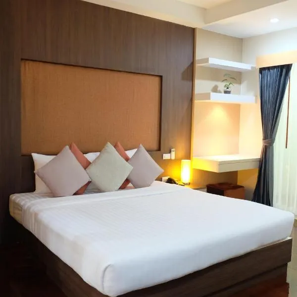 Eastpana Executive Residence 304 Prachinburi, hotel in Si Maha Phot