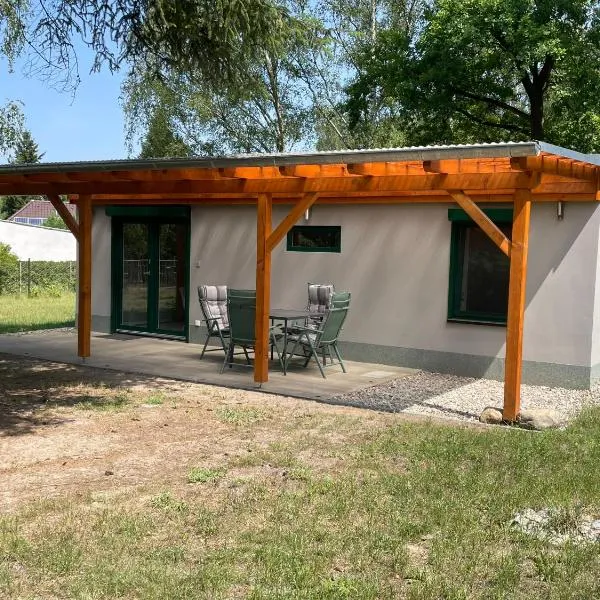 Neuer Bungalow in Motzen bei Berlin nur 300 m vom See und Strandbad entfernt, hotel in Mittenwalde