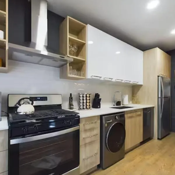Speakeasy Serenity Retreat, hotel in Chicago