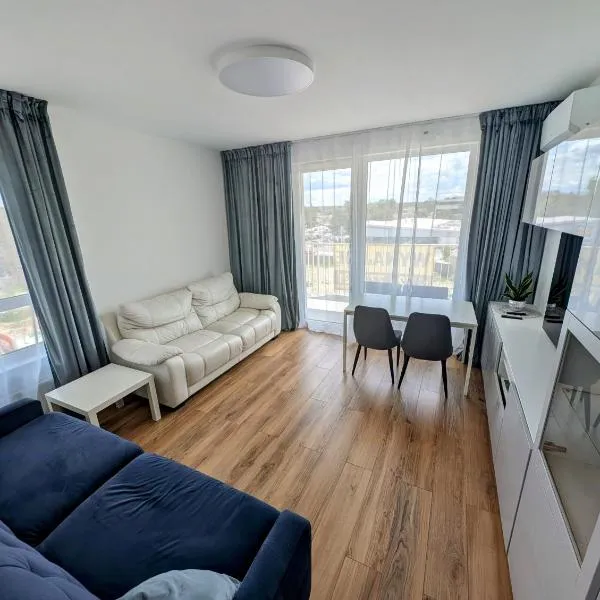 Dwupokojowe z osobną kuchnią na osiedlu Przystanek Międzylesie – hotel w Warszawie