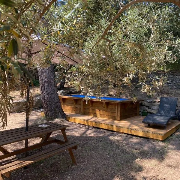 Bungalow cosy varois avec piscine soleil calme et nature, hotell sihtkohas Pourrières