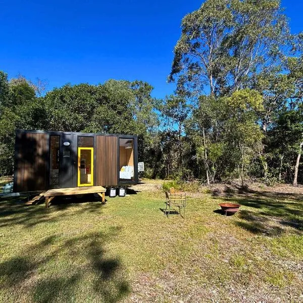 Bush by the Bay by Tiny Away, hotel a River Heads