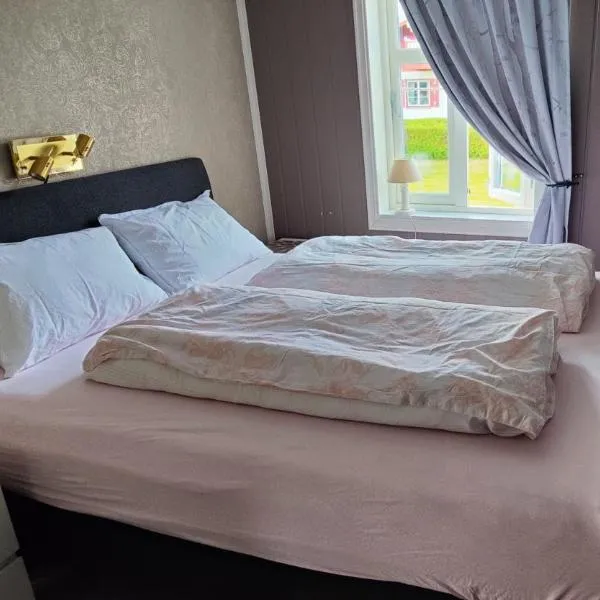 Øya husrom-dobbeltseng, ξενοδοχείο σε Sarpsborg