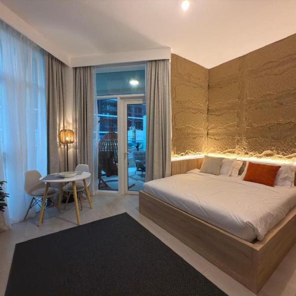 Cozy Studio with Balcony Pool View - Business Bay, Dubái