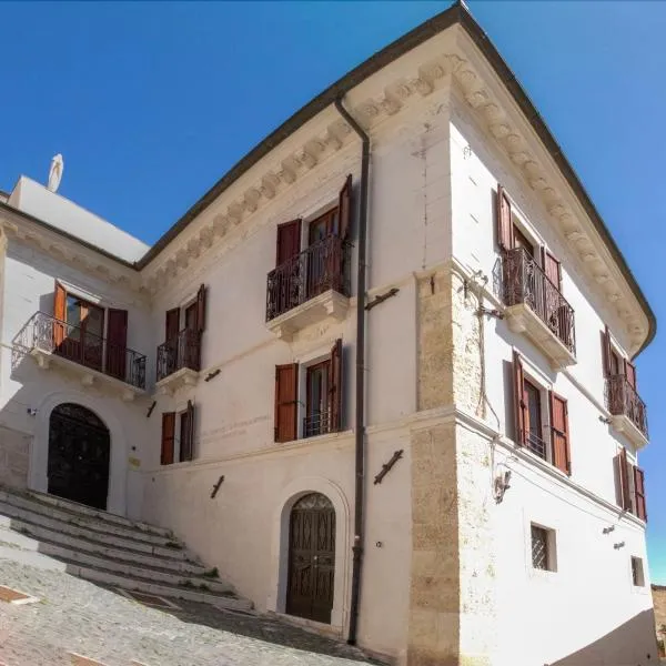 Palazzo D'Alessandro Wunderkammer & Suites B&B di charme, ξενοδοχείο σε Caporciano