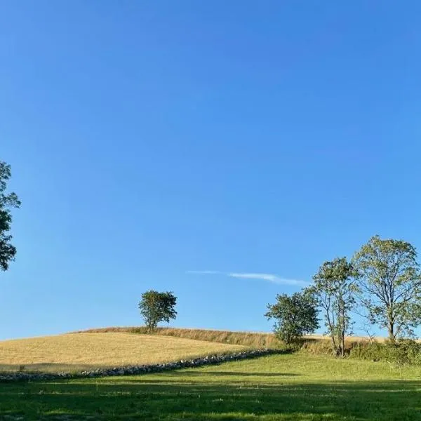 Håkansgården, beautiful views in the middle of Österlen, hotel in Gärsnäs