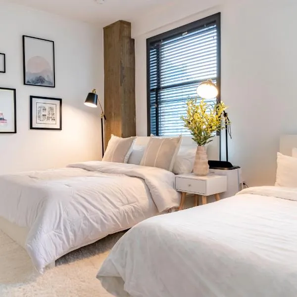 Stylish loft 2 queens & 2 sofas, hotel din Los Angeles