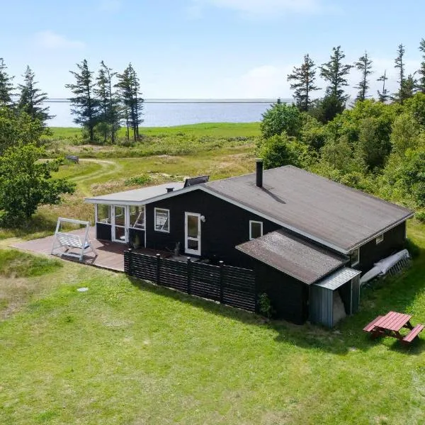 2 Bedroom Beautiful Home In Skjern, Hotel in Halby