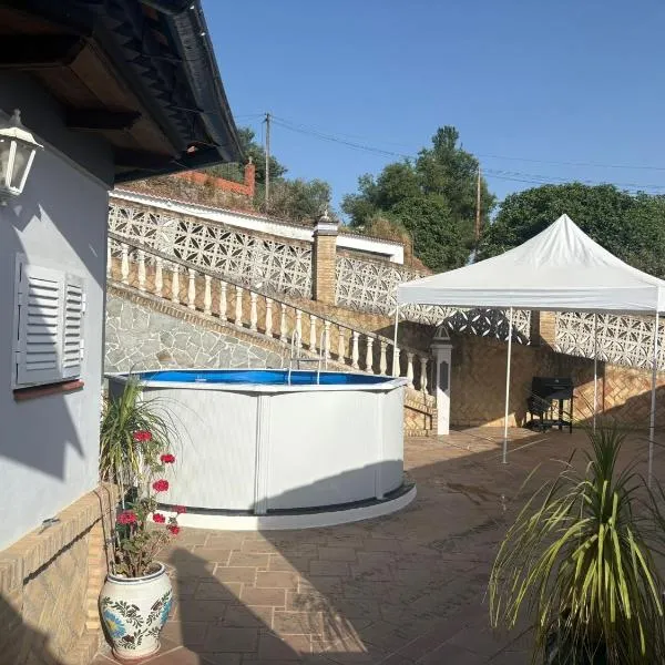 Apartamentos turísticos ilusiones, hotel a Cazalla de la Sierra