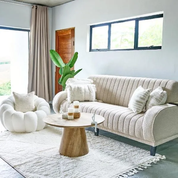 Paradise Bay- Luxury Apartment, hotel in La Mercy