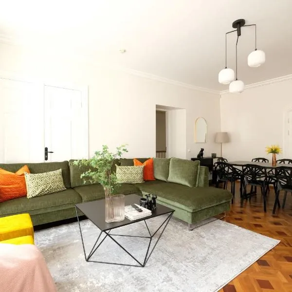 Tallinn City Apartments 4 bedroom Toompea Old Town, khách sạn ở Tallinn