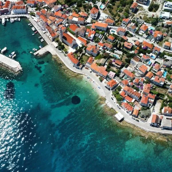 Crystal Sea, hotel in Sutivan