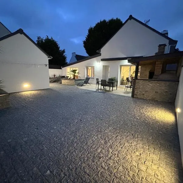 Logement thérapie bien-être, hotel in Pont-lʼAbbé