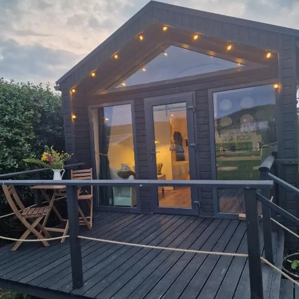 Wild Meadow Huts، فندق في دولين
