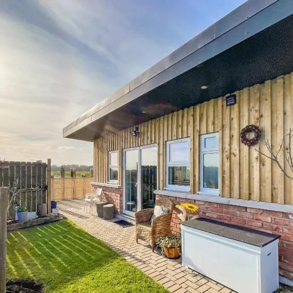 Orchard Chalet, hotel in Arnhall