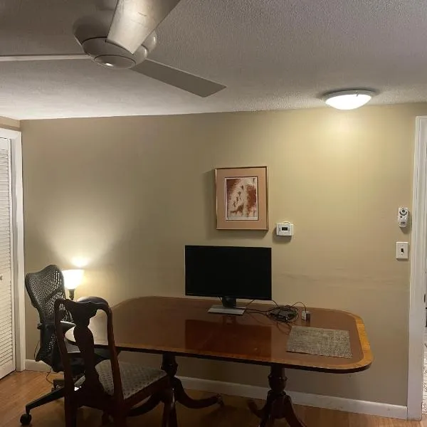 Convenient & Cozy Stay Near Boston, hotel em Andover