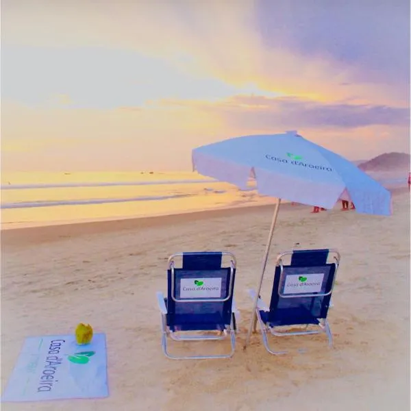 Casa d'Aroeira Residencial Boutique - Centro de Juqueí - 2 quadras do mar - Serviço de Praia - Roupa de Cama 600 fios algodão Egípcio - Toalhas Banho e Praia - Tudo Novo - Estacionamento Interno - Cozinha - Consulte unidades com Ofurô Hidro e Cromoterapia, ξενοδοχείο σε Juquei