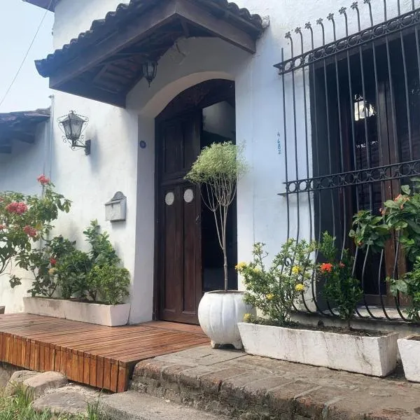 Casa Flor de Pajaro, vistas panorámicas increíbles al lago、Suchitotoのホテル