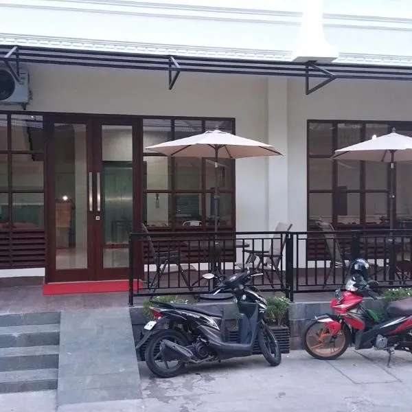 Legenda Beril Hostel, hotel in Makassar