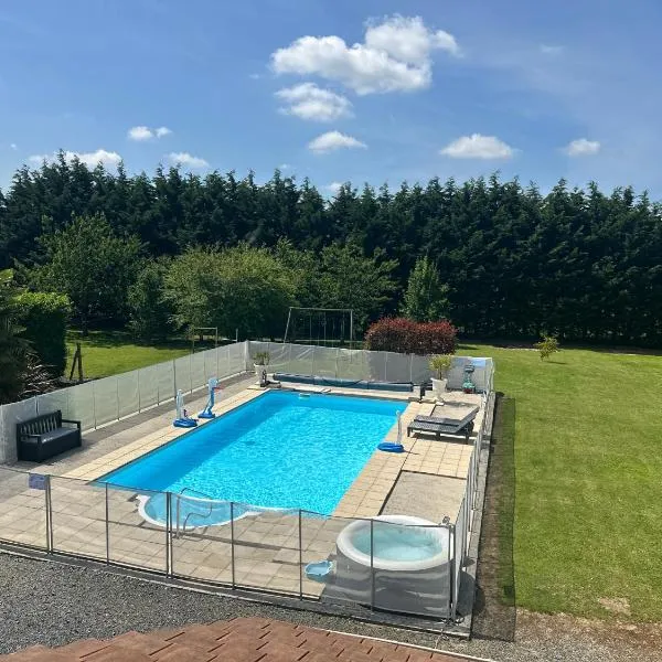 Maison avec piscine chauffée, plages du débarquement, hôtel à Crouay