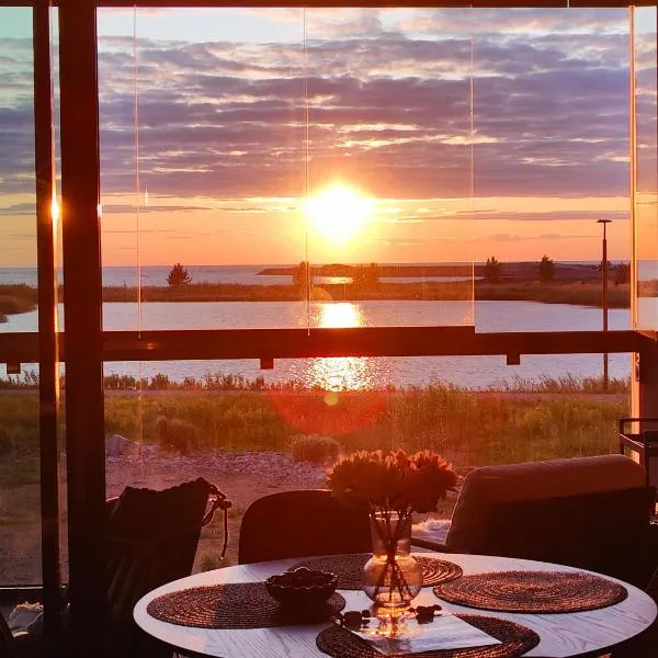 Marina Mermaid Seaview Hiekkasärkät - Uusi merinäköalahuoneisto, sisältää liinavaatteet,位于卡拉约基的酒店