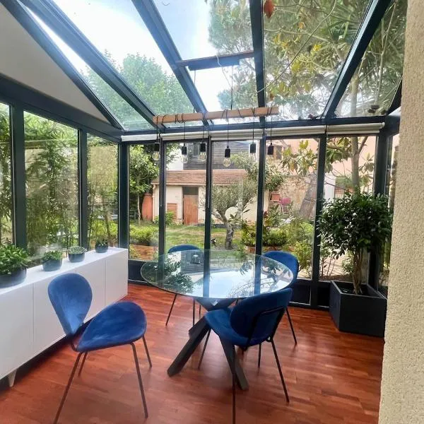 Duplex-Saint-Rémy-lès-Chevreuse, hotel in Saint-Rémy-lès-Chevreuse