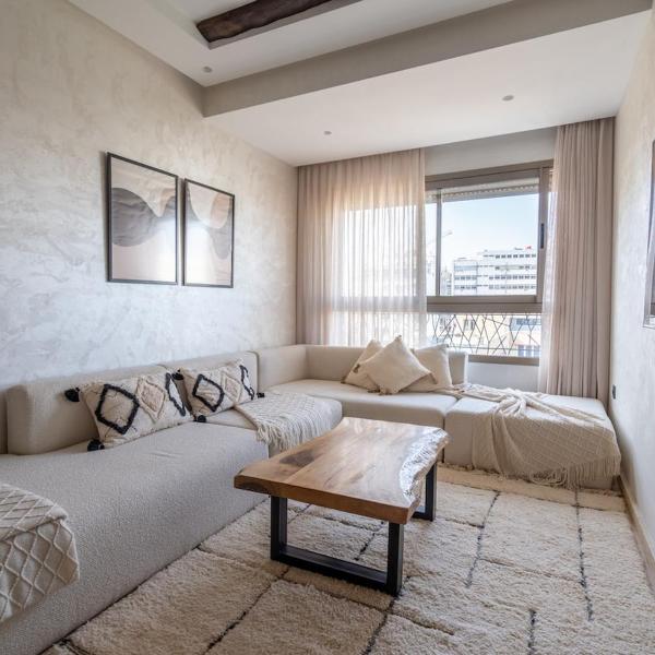 Central Cosy 2BR 2 Baths, Balcony & Clear View, Casablanca