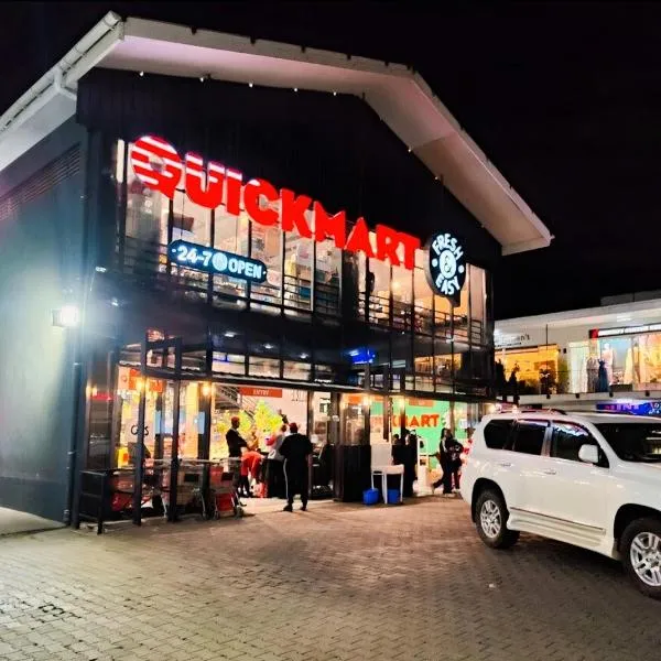 1404 Roseville Family Stays - Heated Rooftop Pool, Kids Play, Garden, hotel in Nairobi