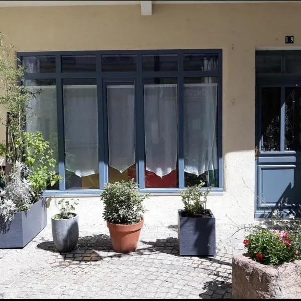 Chez Effat et Marie T A C 3, hotel in Saint-Aignan