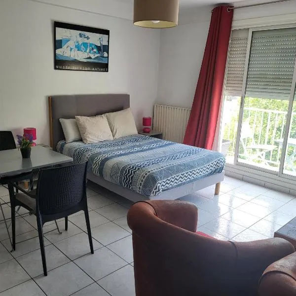 Residence d'Anjou - Grand studio avec balcon et parking privatif, hotel di Perpignan