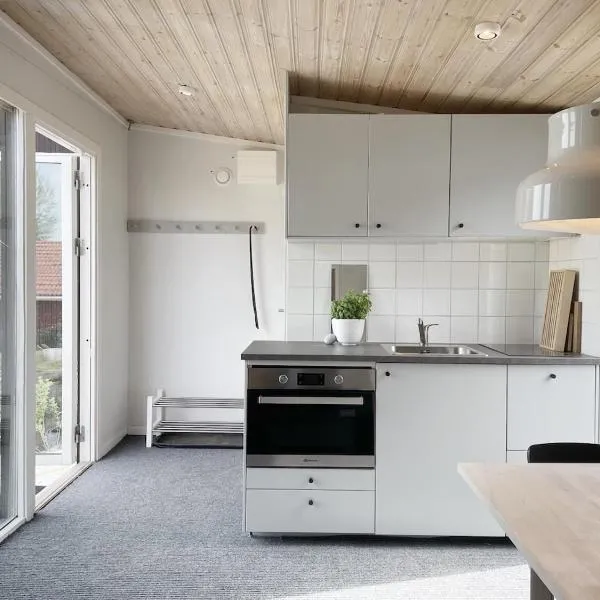 Tiny house in Uttran, Stockholm, hotel em Uttran