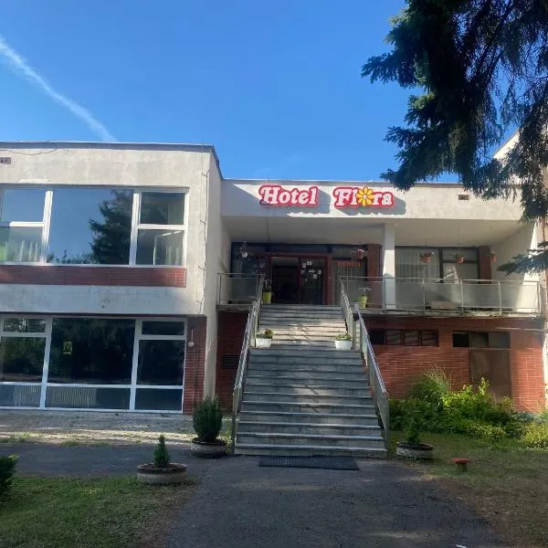 Hotel FLÓRA retro, hotel v Dudinciach