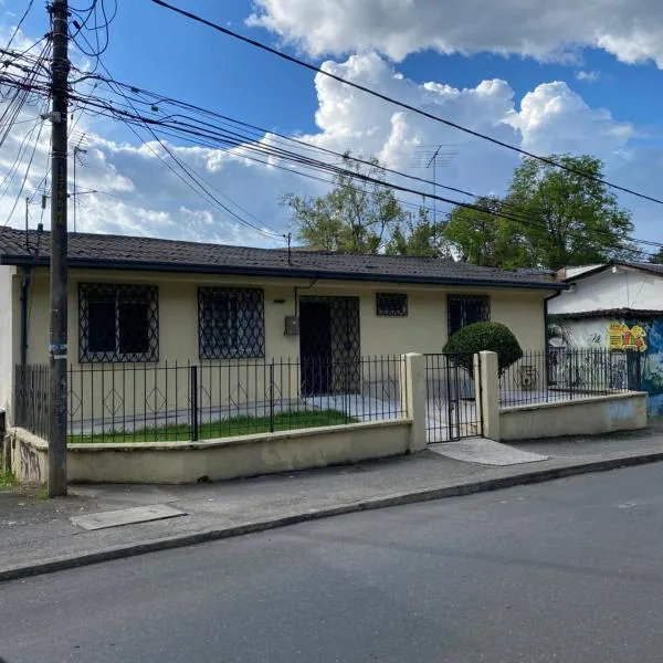 Acogedora casa muy cerca al centro histórico de Popayán, ξενοδοχείο σε Popayan