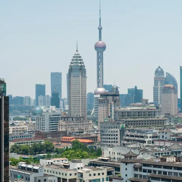 Sunny Abode-Bund view apartment 300m from Yu Garden Modern luxury 3-bedroom, 2-bathroom residence, ξενοδοχείο σε Σαγκάη