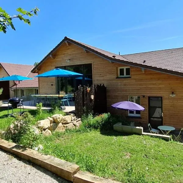 Gîtes aux Granges du Vilaret、クレルヴォー・レ・ラックのホテル