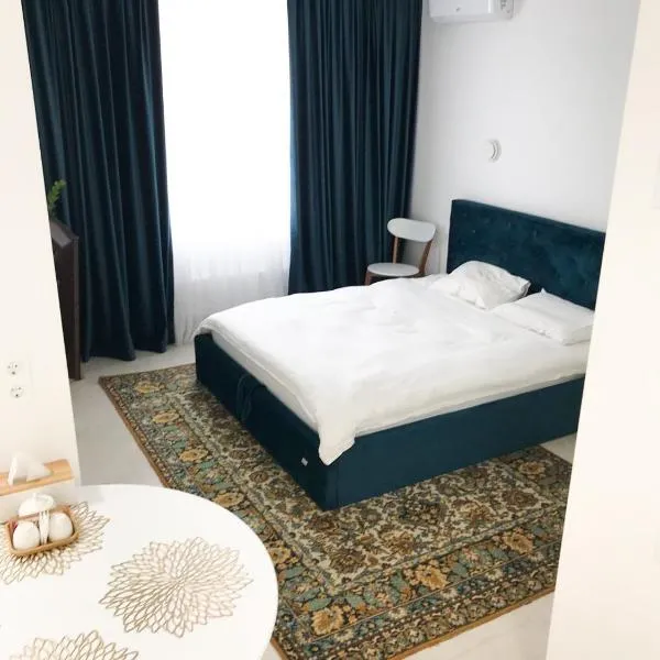 Шикарні апартаменти м Мінська 10 хв пішки, 3 поверх, Богатирська 6А, hotel i Kyiv