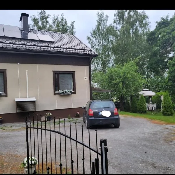 Kaunis omakotitalo Sahalahdessa, hotel in Sahalahti