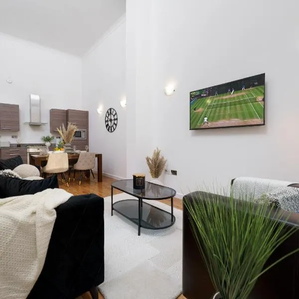 Modern 3BR - Flat Sleeps 8 - Walk to Liverpool St, hotel in London
