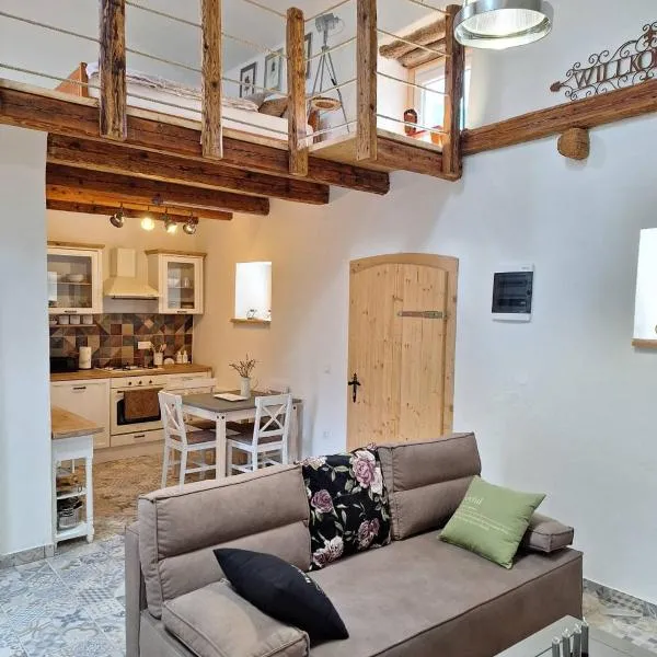 Apartma Under The Drunk Railroad, hotel em Kozljak