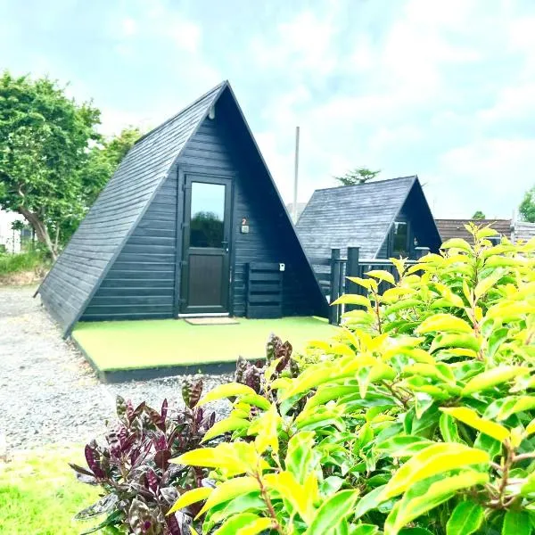 Carrowmena School House & Glamping, hotel in Limavady