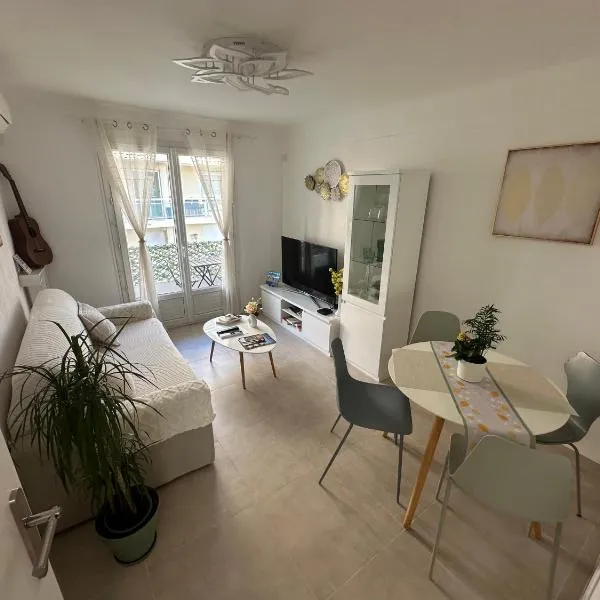 Maginifique T2 au cœur d Antibes avec parking, hotel in Antibes