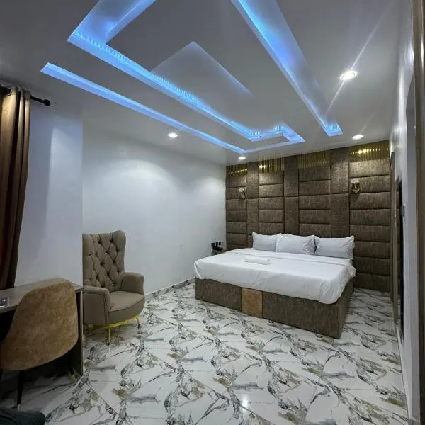Mega Cloud Hotel And Suites, hotel v destinaci Suru Lere