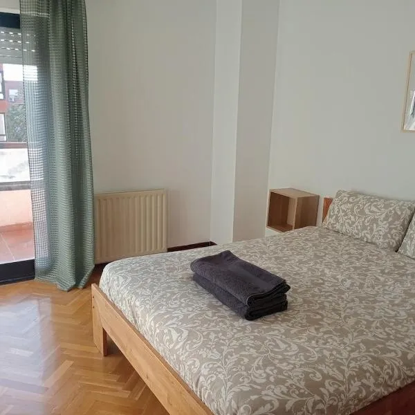 Apartmento con parking Madrid barajas ifema metropolitano、マドリードのホテル