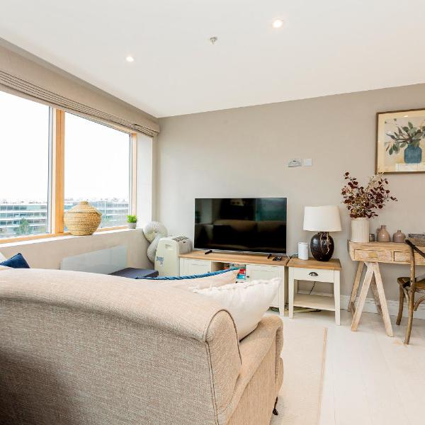 Elegant 2BR flat, 6 min Chiswick Park tube, Londres