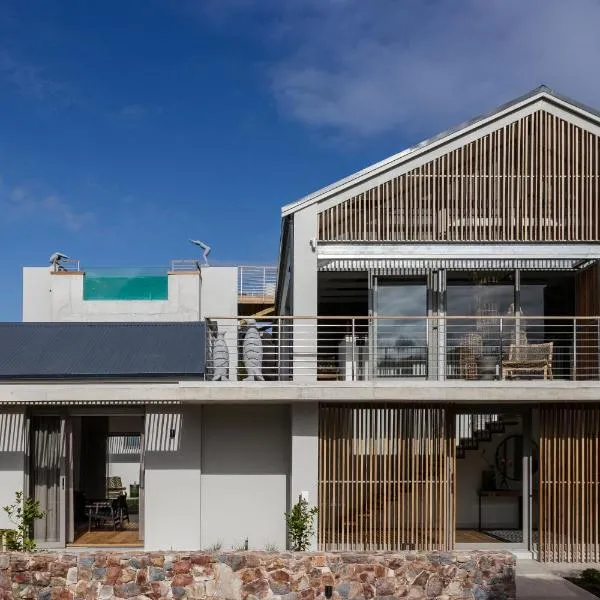 Tide and Timber Luxury Guesthouse, hotel u gradu 'Hermanus'