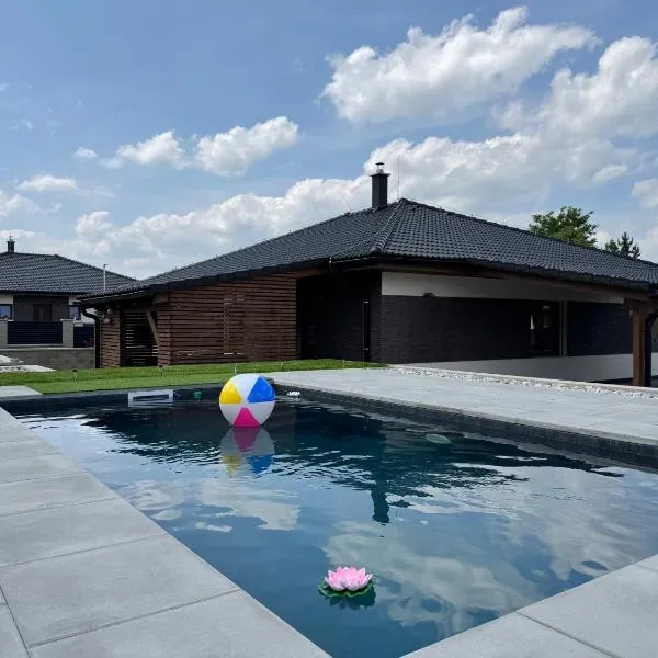 Home by the Pool & Garden, hotell sihtkohas Srbín