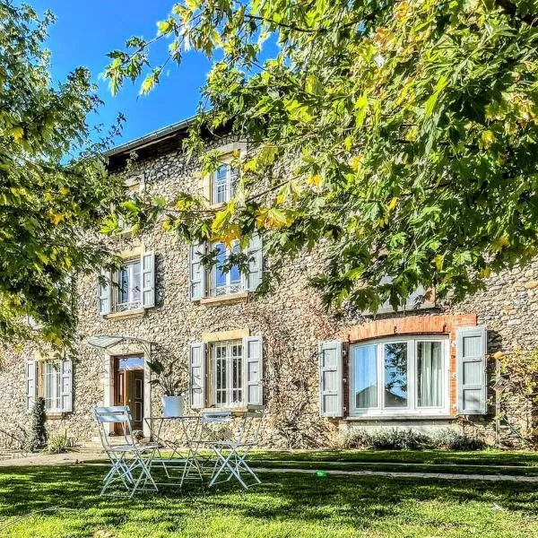 La Maison d'Arlette - Maison d'Hôte et Gite au coeur de l'Isère à 10 mn de Voiron, capitale de la Chartreuse, et du Lac de Paladru, hotel en Saint-Blaise-du-Buis